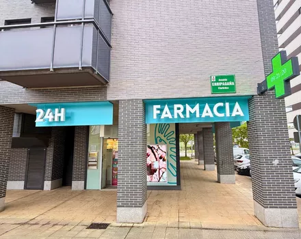 Fachada farmacia 24h ripagaina