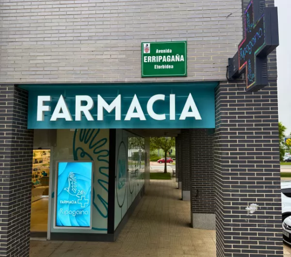 Fachada farmacia 24h ripagaina